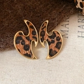 Boucles d'oreilles cœur imprimé léopard avec bordure dorée et aspect velours - Géométrique (7#)