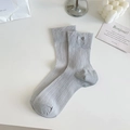 Chic light grey ribbed crew socks with a delicate side bow detail for women - One Size / Gray