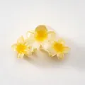 Pale yellow gradient plumeria hair claw clip in resin with translucent finish - White Yellow Triple Plumeria [11cm]