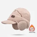Winterliche beige Strickmütze mit Fleece-Futter und integrierten Ohrenschützern - Beige