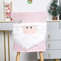 Dettaglio del coprisedia natalizio rosa con paillettes, pelliccia sintetica e trama a quadri - Babbo Natale con paillettes rosa
