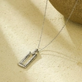Collana con ciondolo rettangolare d'argento con trama martellata in stile geometrico - Stile Rettangolare Martellato (NMSN-A323-2) / Argento