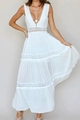 Detail des weißen Boho-Maxikleids mit aufwändigen Spitze-Ausschnitten und V-Ausschnitt - S / Milchweiß