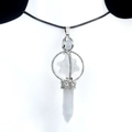Colgante de columna hexagonal de cristal blanco translúcido en collar de cordón negro y estrella - Cristal de roca