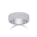 Nahaufnahme von versilbertem S925-Ring mit vier Reihen aus funkelnden Moissanit-Steinen - US Größe 7 (54.3mm) / Klassischer Vierreihiger Pave-Stil (R13798) Mit GRA-Zertifikat / Silber