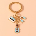 Detailansicht Musik-Schlüsselanhänger mit blauem Klavier, Gitarre und Kopfhörer-Anhängern - Blau