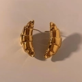 Französische Vintage Croissant-Ohrstecker in Gold mit polierter Rippenstruktur für Damen - Gold (KDE2560)