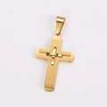 Detailopname van de goudkleurige dubbellaagse kruishanger met een ruitjespatroon - Zonder Ketting / Goud