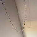 Collier doré avec perles en émail bleu au design créatif minimaliste pour femme - Bleu Foncé Email (D1148)
