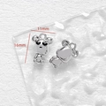 Detailansicht der silbernen Bärenanhänger aus Metall mit 11mm Breite und 16mm Höhe - Heftiger Bär Rosa