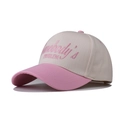 Détail du texte brodé en 3D rose Somebody's PROBLEM sur une casquette en coton - Beige/Rose