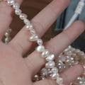 Perles d'eau douce baroques blanches 6-7mm avec éclat irisé pour la création de bijoux - 1 Grappe / Blanc Naturel