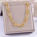 Dettaglio di un bracciale a catena spessa placcato oro lucido su una scatola elegante - Catena Decorativa Nodo Graffetta (4#)