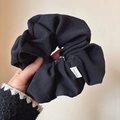Elastico per capelli nero fatto a mano con strass argentati ed etichetta tessuta - Nero