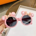 Gafas de sol rosa para niña con orejas de ratón y lazo rojo de lunares decorativo - Rosa