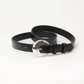 Cintura classica in pelle nera da donna con elegante fibbia in metallo argentato a C - Nero