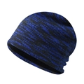 Dettaglio del berretto in maglia spessa con motivo a onde blu scuro e fodera in pile - Motivo A Onde Blu (Foderato In Pile)