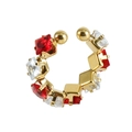 Ear cuff en C dorado con circonitas cuadradas rojas y transparentes alternas - Claro y Rojo
