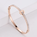 Bracciale in acciaio al titanio oro rosa con cuore, cristalli e incisione Love - Oro rosa