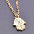 Collier pendentif Main de Fatma dorée avec détail en strass bleu central - Ensemble Collier Or