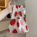 Borsa regalo in maglia per dolci della luna con motivo jacquard fragola rosso e rosa - Fragola Piccola