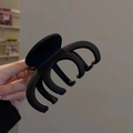 Close-up of large matte black hair claw clip featuring curved teeth and sleek finish - Matte Pumpkin Black-10cm