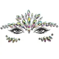 Dettaglio macro di adesivi in strass olografici per decorazione trucco per feste - Stile strass iridato arcobaleno (YT-151)