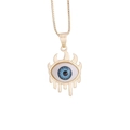 Détail macro du pendentif en or 18 carats avec œil protecteur bleu et goutte d'eau - Style Larme Drip (13#)