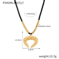 18k vergoldete Spiralhorn-Halskette aus Titanstahl an schwarzem geflochtenem Seil - P342-Goldene Plissierte Mondsichel Halskette