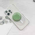 Dettaglio custodia bianca con supporto MagSafe verde magnetico su sfondo di lino bianco - Staffa Magnetica Base Opaca / Verde Erba
