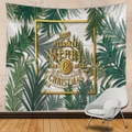 Dettaglio dell'arazzo natalizio con scritte dorate e design di foglie di palma tropicali - Stile 5