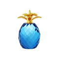 Figurine ananas en cristal facetté bleu avec feuilles en métal doré sur fond blanc - Ananas Bleu-Feuille de Métal Or