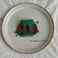 Miniature red and green striped knit shorts for Christmas DIY decoration 6.5x9cm - Red Green Striped Shorts