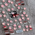 Stickers nail art ultra-fins pêche et hérisson TS-502 sur fond gris texturé - TS-502 Pêche Douce au Miel