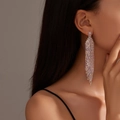 Eleganti orecchini lunghi a nappa per donna con strass colorati in design pendente - Orecchini lunghi con nappe AB iridescenti (Argento)