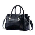 Sac Boston noir brillant avec poignées tressées et détails argentés au style minimaliste - Noir
