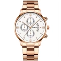 Detailansicht der roségoldenen Chronographenuhr mit weißem Zifferblatt und Datumfenster - Roségold Gehäuse Weißes Zifferblatt Roségoldene Zeiger