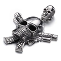 Pendaglio teschio in acciaio inossidabile con pistole incrociate stile punk - Ciondolo Teschio Argento Doppia Pistola (KP43973-BD)