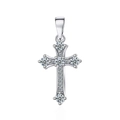Dettaglio macro del ciondolo a croce in argento con micro-pavé di zirconi su sfondo bianco - Stile 1 / Argento