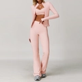 Set yoga 3 pezzi rosa chiaro con giacca con zip, reggiseno sportivo e pantaloni - Taglia S / Top E Pantaloni / Set da 3 pezzi (con pantaloni a campana) / Rosa Pesca