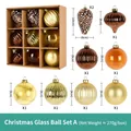 Makroansicht von 8 cm großen Glas-Weihnachtskugeln in Gold und Bronze mit Texturen - Typ A-Warme Töne (Gold/Braun/Orange)