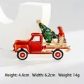 Broche camion rouge de Noël avec gnome et sapin, taille 6,2cm x 4,4cm, poids 14g - Camion Rouge avec Arbre et Gnome-QT0882