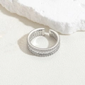 Anello aperto in argento a doppio strato con zirconi baguette e gambo regolabile - Doppia Fila di Zirconia / Colore Platino