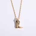 Collana con stivale da cowboy placcata oro con ciondolo stile western su fondo bianco - Oro