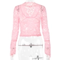 Dettaglio del crop top in pizzo rosa a maniche lunghe con scollo a V profondo e vestibilità - Taglia L / Rosa