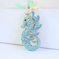 Süßer goldener Seepferdchen Schlüsselanhänger mit blauen Steinen und Emaille-Details - Einzelverpackung / Blau