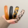 Polished resin spring clips in amber, black, dark tortoiseshell and leopard print styles - 4 Pieces / Essential 4 Pcs Set