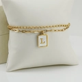 Pulsera de doble capa de acero inoxidable dorado con cadena de clip y colgante de letra L - Letra L