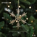 Fiocco di neve natalizio dorato appeso all'albero con calde luci festive soffuse - Fiocco di Neve B