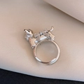 Anello regolabile argento con cagnolino carino, fiocco di strass e dettagli in perle - Anello Bassotto argento / Argento
